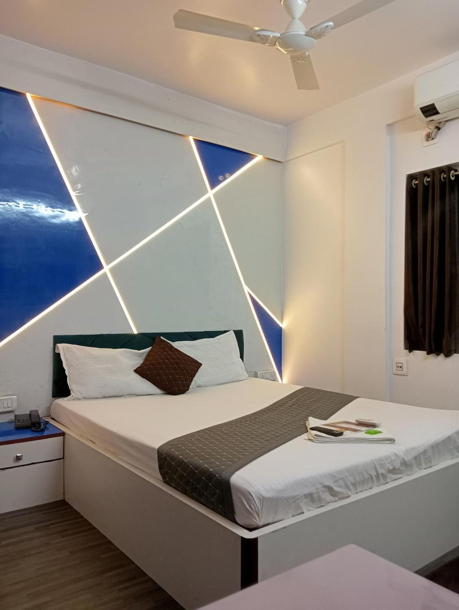 Hotel Green Leaf Kalküta Dış mekan fotoğraf